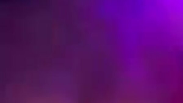 கடுப்பான லைட் ஹேர்டு எம்ஐஎல்எஃப்-ஐ மிஷ் போஸ்களில் பெரிய பூப்பிகளுடன் முழங்கும் கொம்பு பையனின் ஸ்டிக்கர்