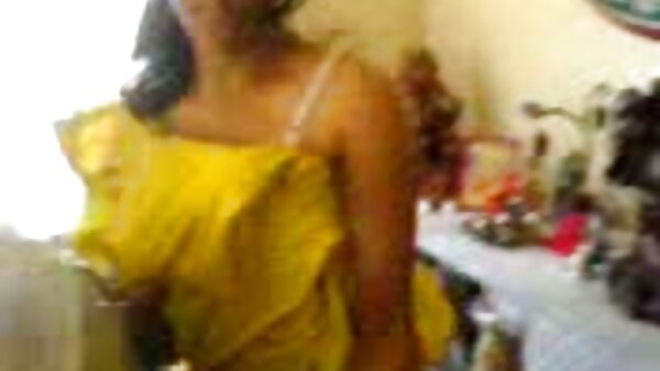 வூரிஷ் குஞ்சு ஹார்லி ஜேட் நீராவி மற்றும் உணர்ச்சிமிக்க உடலுறவுக்கு முன் தனது ஜூசி கழுதையைக் காட்டுகிறது